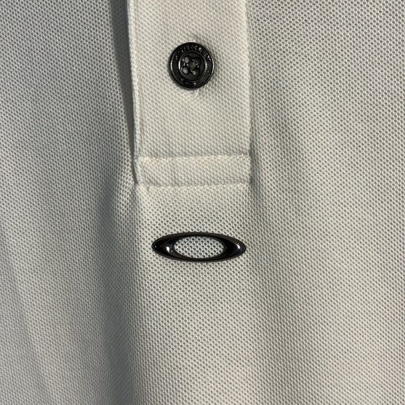 Oakley Men’s Golf Shirt With Divot Fixer NWT - Picture 2 of 10